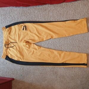 Men's yellow black Puma sweatpants/joggers like new size M